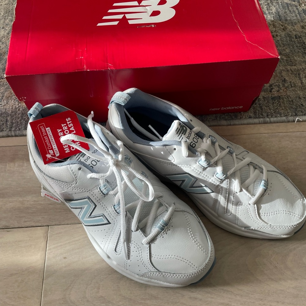 New Balance Women's 608 V5 Casual Comfort Cross Trainer size 8.5 wide